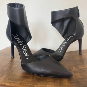 Calvin Klein Black Ankle Cuff Heels 9.5 Pointed Toe Stiletto Pumps Zip Back